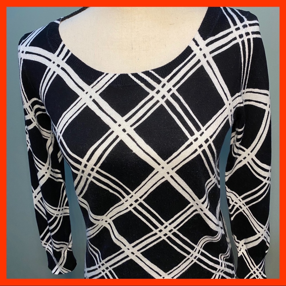 Criss Cross Diamond Banana Republic Light Sweater - Picture 2 of 7